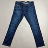 Panoramica frontale jeans denim blu scuro Guess Super Skinny su sfondo neutro