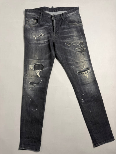 Jeans uomo DSQUARED2 grigio scuro effetto consumato con strappi, vista frontale intera