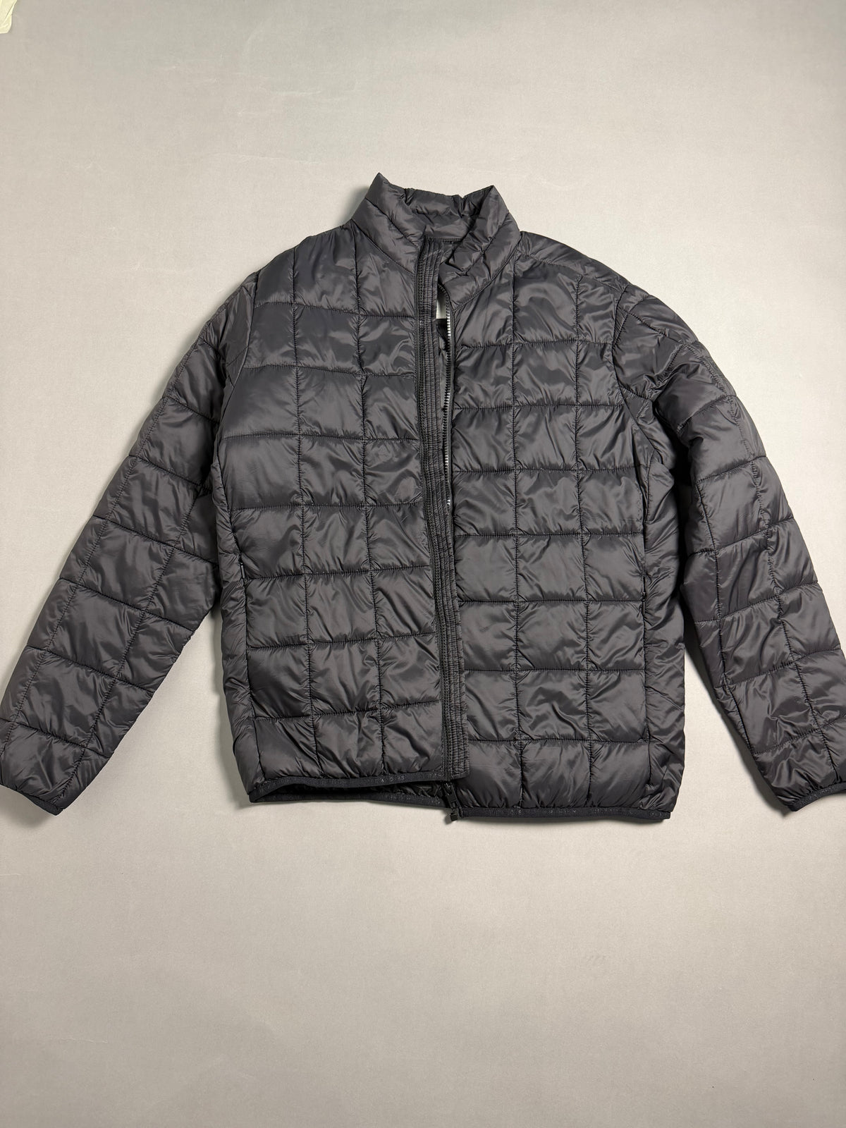Giacca piumino leggero grigio scuro trapuntato Jack & Jones vista frontale
