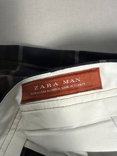 Dettaglio etichetta interna Zara Man con taglia EUR 44 USA 34