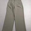 Pantaloni ampi Zara verde salvia stesi sul piano