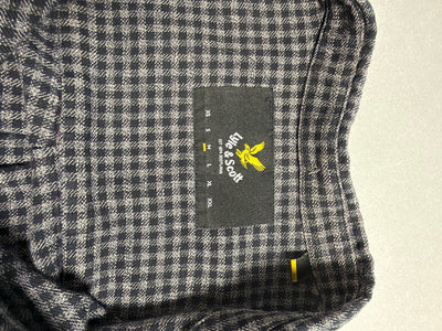 Etichetta Lyle & Scott con indicazione taglia M