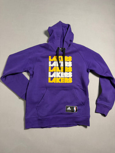 Vista frontale felpa con cappuccio viola adidas Los Angeles Lakers con tasca a marsupio