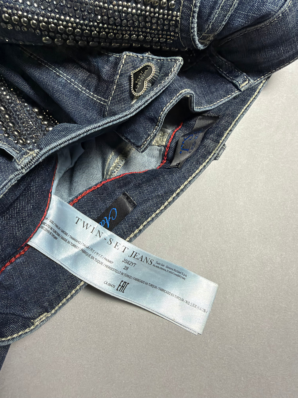 Etichetta interna Twin-Set Jeans con indicazione della taglia 28