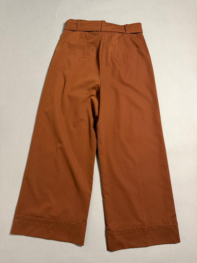 Vista posteriore dei pantaloni Marella color ruggine con tasche a filetto