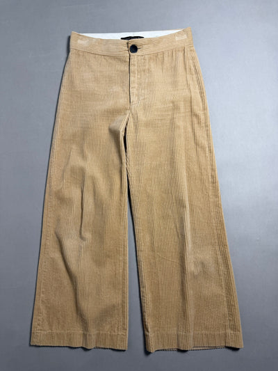 Vista frontale pantaloni ampi in velluto a coste beige Zara Woman