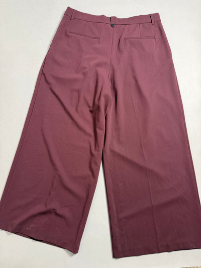 Vista posteriore pantaloni ampi ZARA bordeaux con tasche a filetto