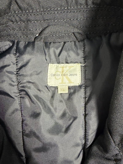 Etichetta interna del colletto Calvin Klein Jeans con taglia XL