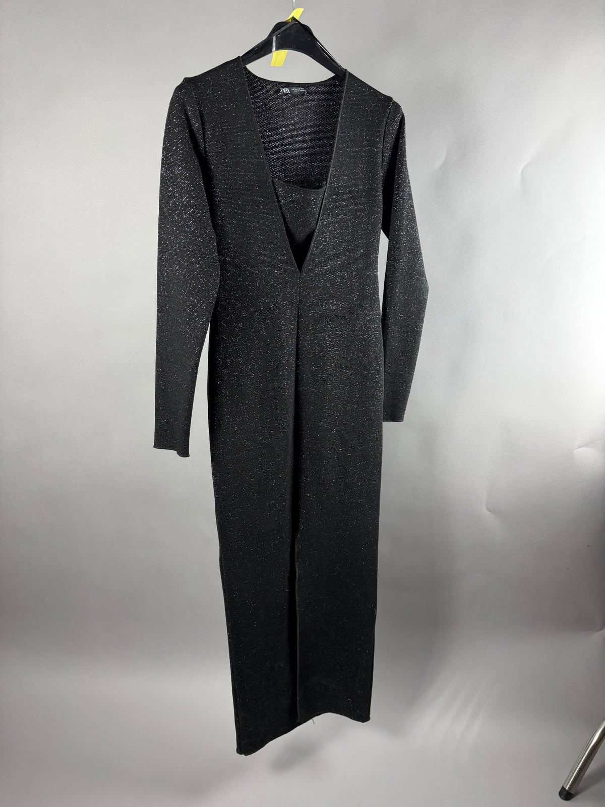 Abito lungo nero lurex a maniche lunghe Zara su stampella