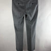 Pantaloni sartoriali grigi con tasche posteriori a filetto e bottoni, vista posteriore