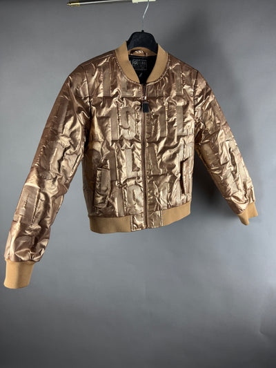 Vista frontale bomber GUESS oro metallizzato su gruccia