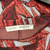 Etichetta Zara Collection Woman Basic con taglia M su tessuto rosso fantasia