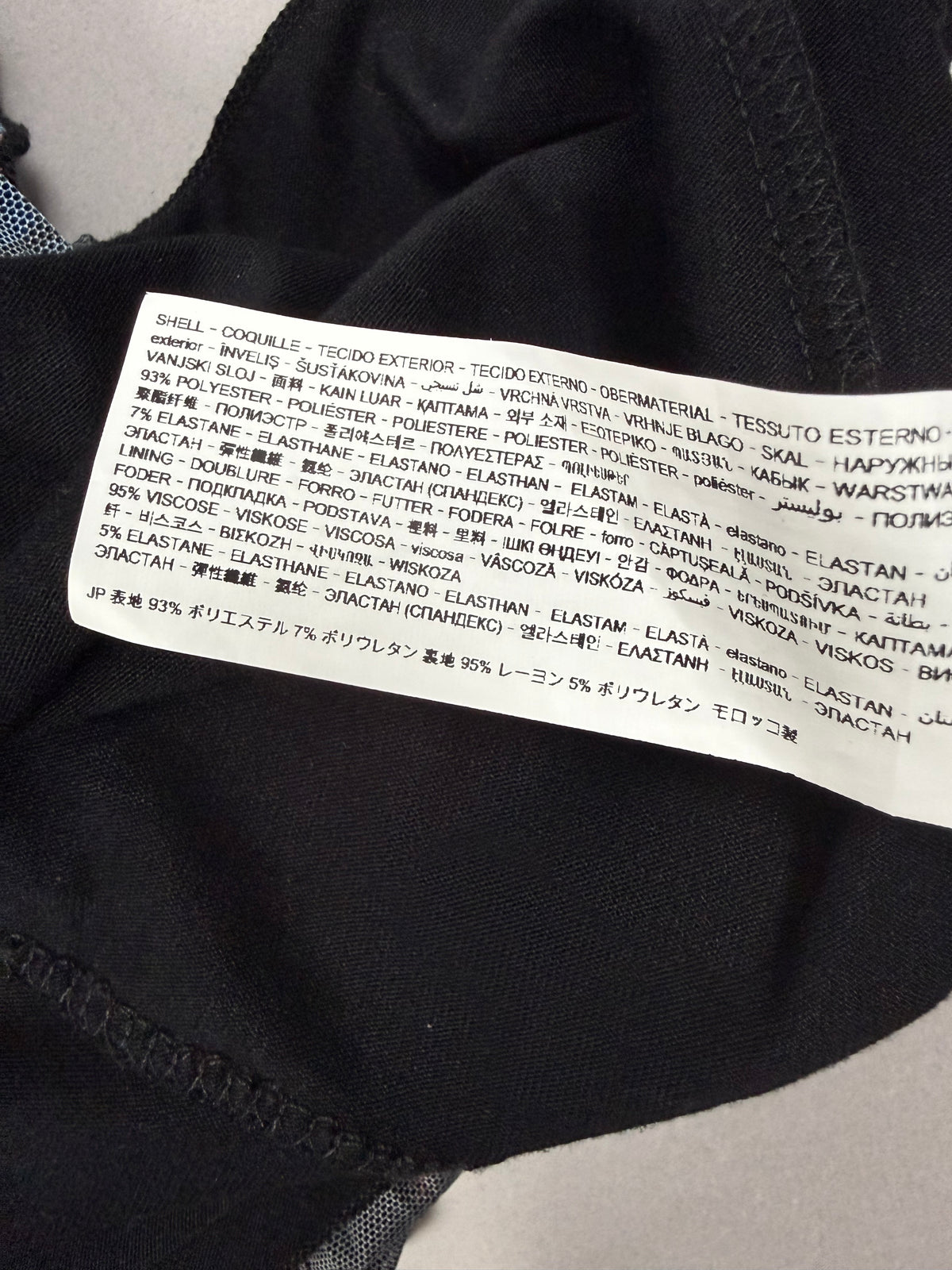 Etichetta composizione del vestito: esterno poliestere elastan e fodera viscosa elastan