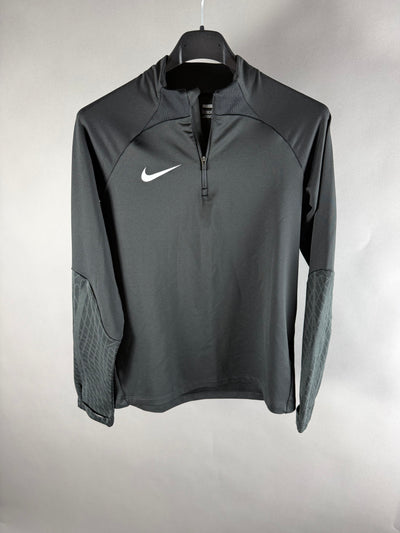 Maglia sportiva Nike nera con mezza zip e logo bianco vista frontale