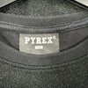 Etichetta collo PYREX Kids su abito nero