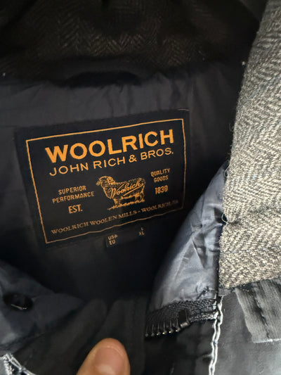 Etichetta interna Woolrich John Rich & Bros. con taglia XL