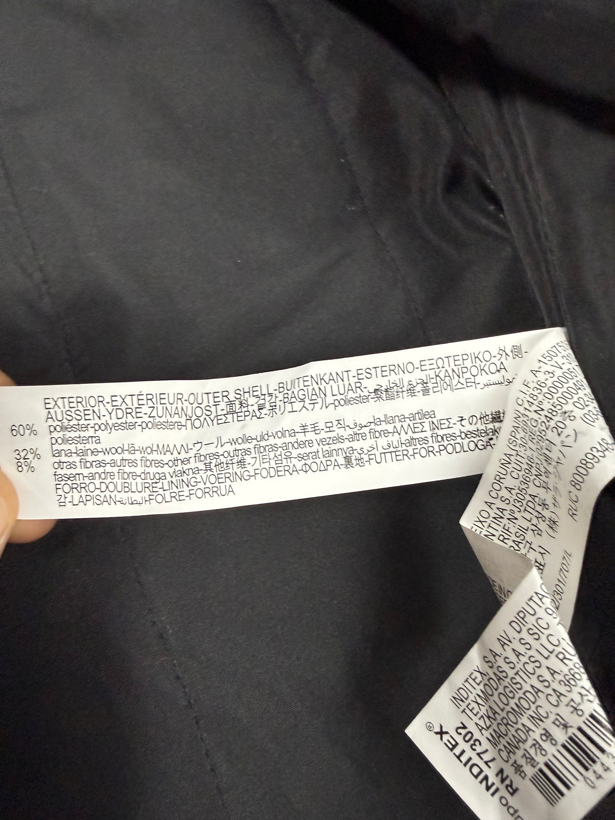 Etichetta di composizione Zara con materiali e dettagli produttore