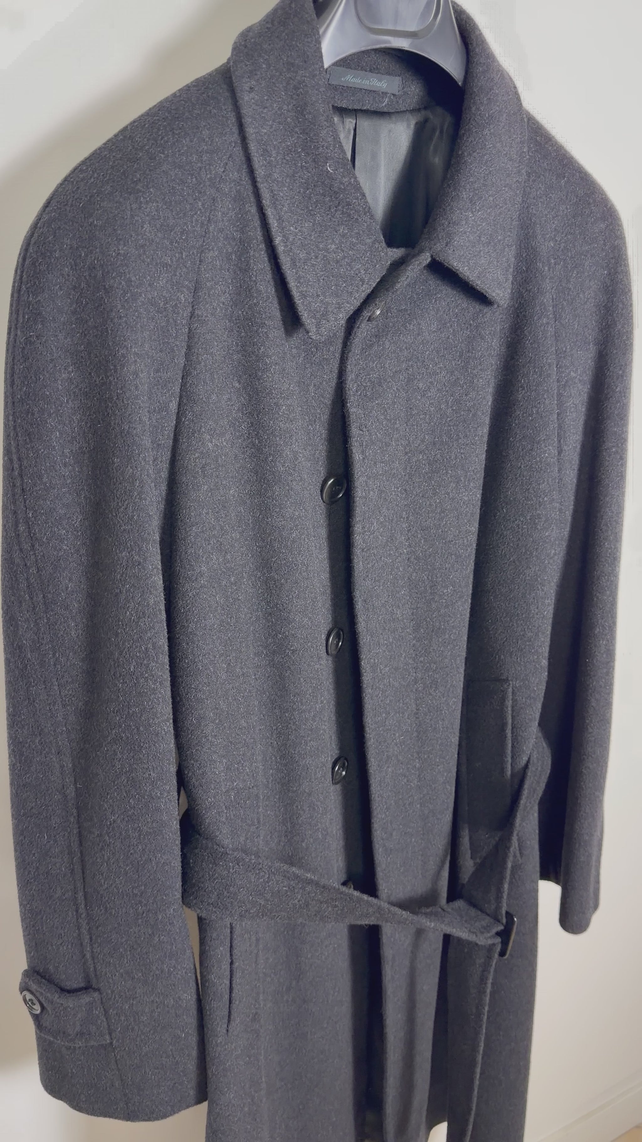 Cappotto doppiopetto in lana grigio scuro di Pierre Cardin